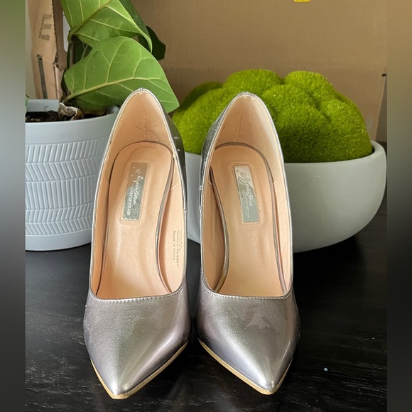Signature By Olivia Miller Silver Pointed Toe Heels - Picture 7 of 9